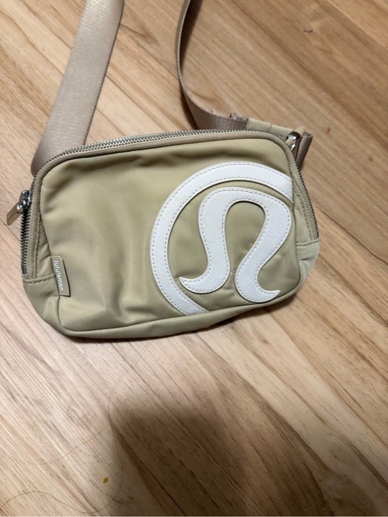 lululemon athletica Handbags - This Lululemon Everywhere Belt Bag 1L beige